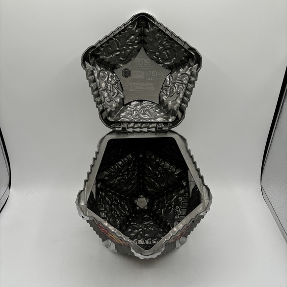 AMC Dungeons & Dragons Honor Among Thieves movie D20 Dice Popcorn Bucket - Picture 8 of 10